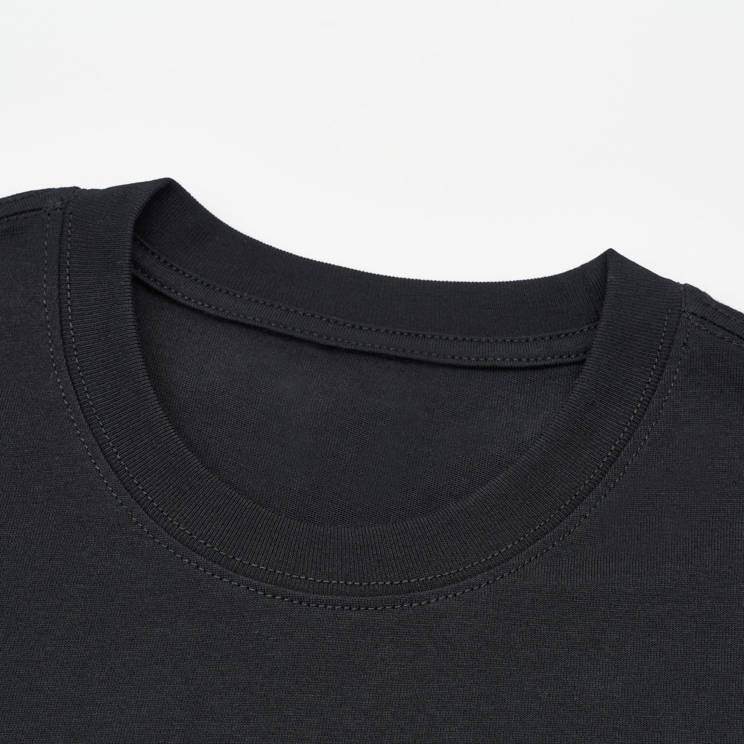 T-shirt GLOBE détail finition couture